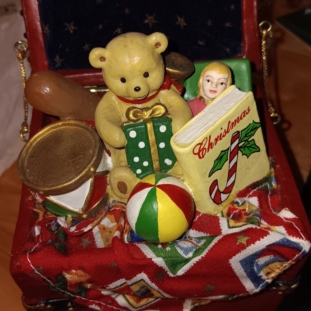 Small toy xmas  teddybear toy chest
